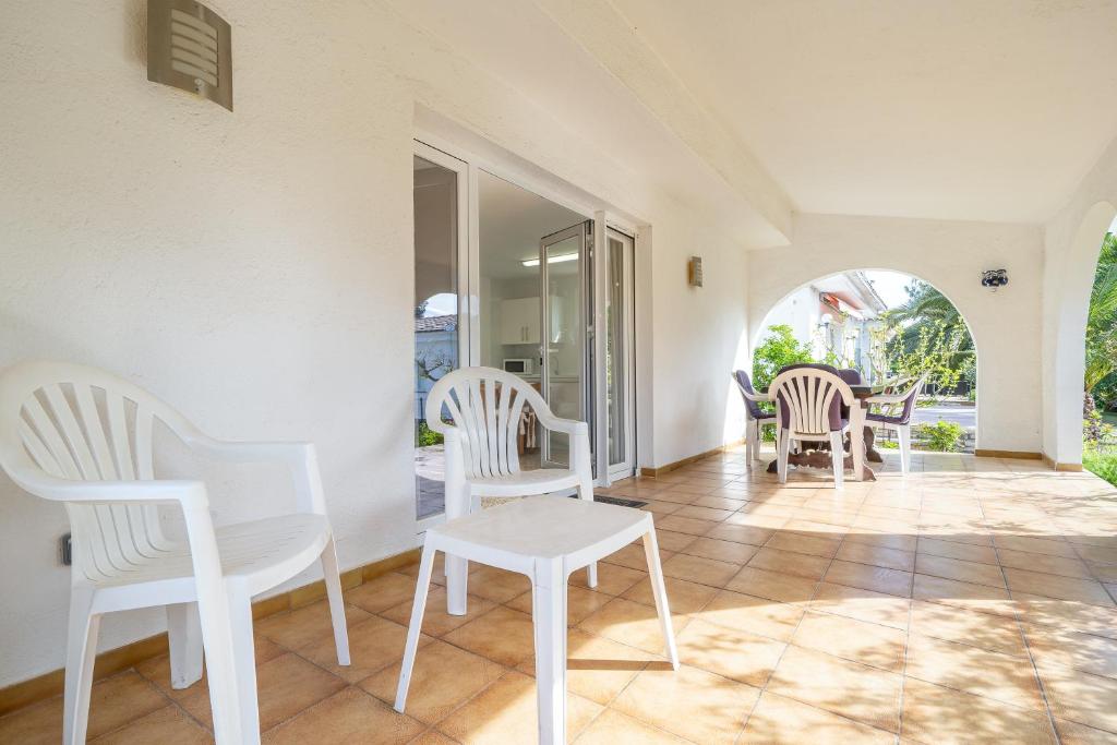 A patio or other outdoor area at Paraiso en Cambrils Colibri Resort
