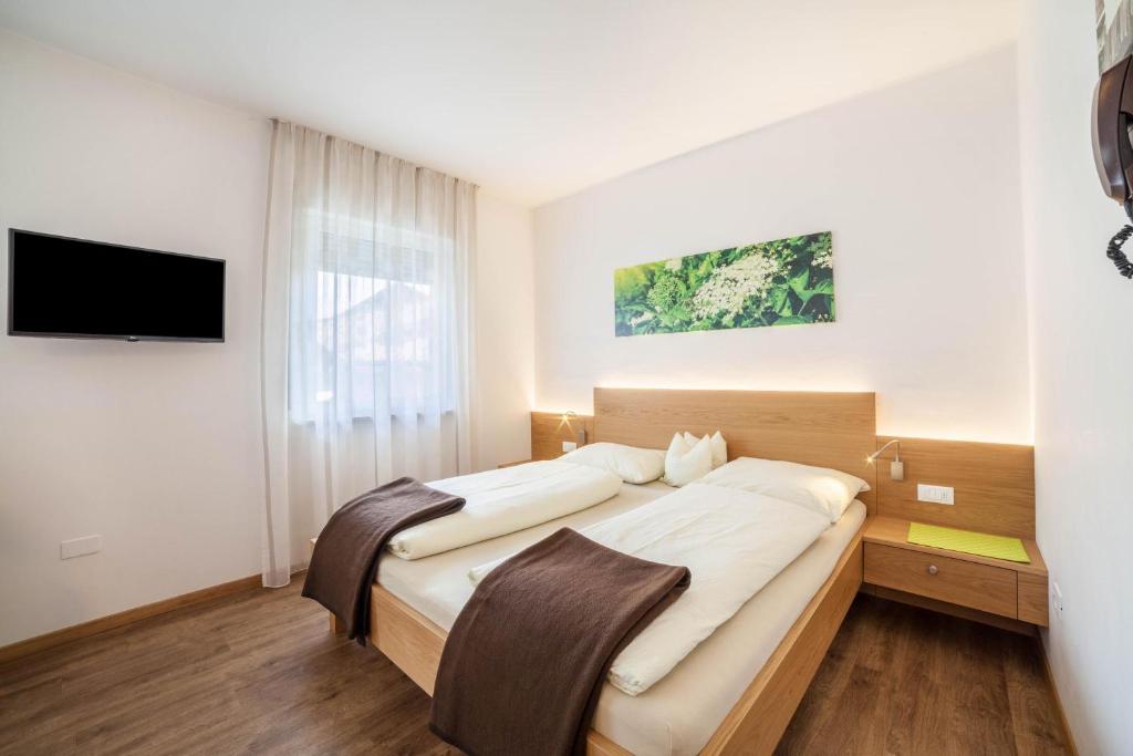 Posteľ alebo postele v izbe v ubytovaní Schnitzer Ferienwohnung Holunder