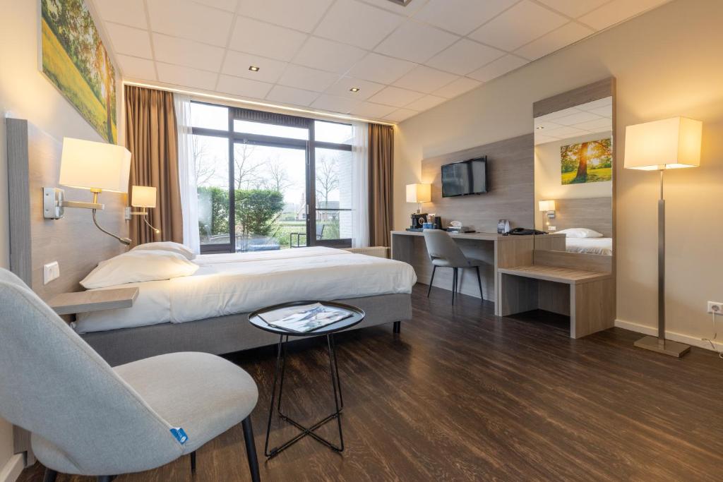 TV a/nebo společenská místnost v ubytování Fletcher Hotel-Restaurant Frerikshof