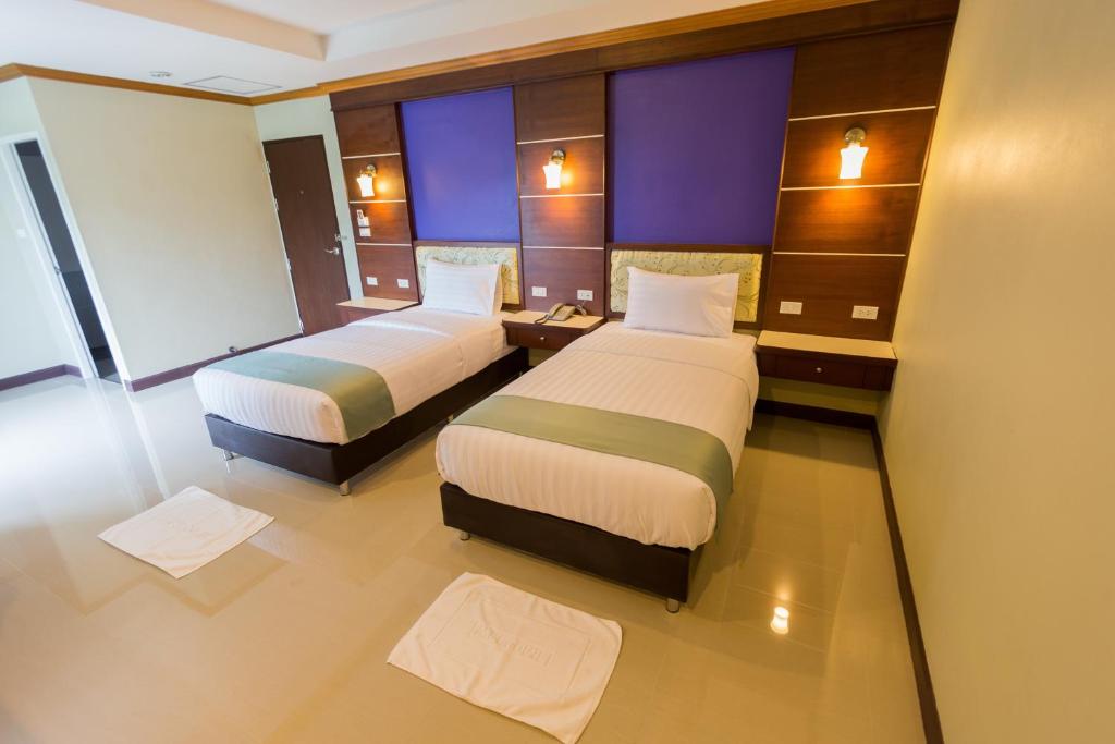 Thungtawan Hotel - Zweibettzimmer Mit Balkon