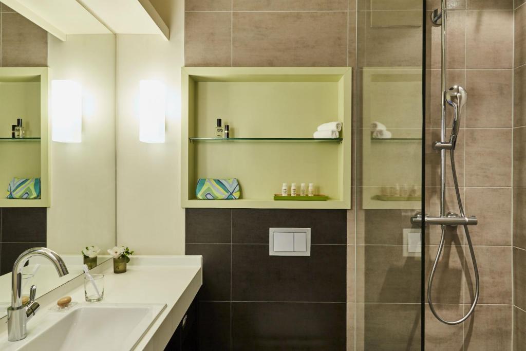 Hotel Indigo - Dusseldorf - Victoriaplatz by IHG - Resim 19