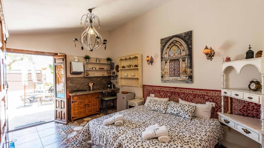 Postel nebo postele na pokoji v ubytování Casa Madre Tierra Cómpeta by Ruralidays