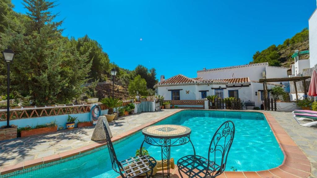 Bazén v ubytovaní Casa Tejeda Frigiliana by Ruralidays alebo v jeho blízkosti