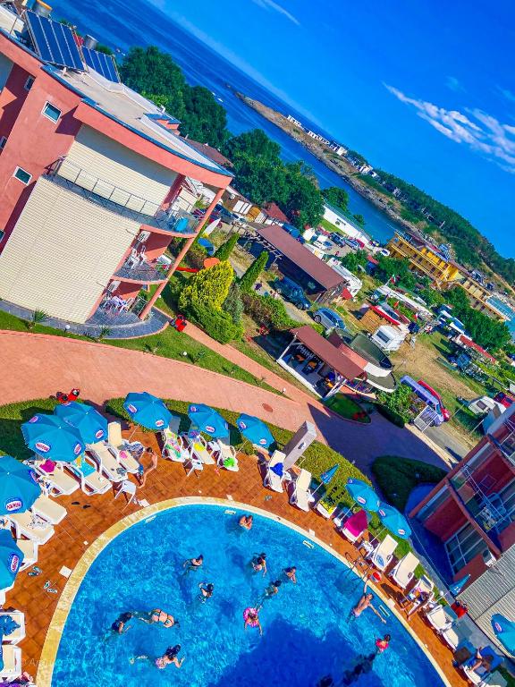 Bazén v ubytování Arapya Resort nebo v jeho okolí