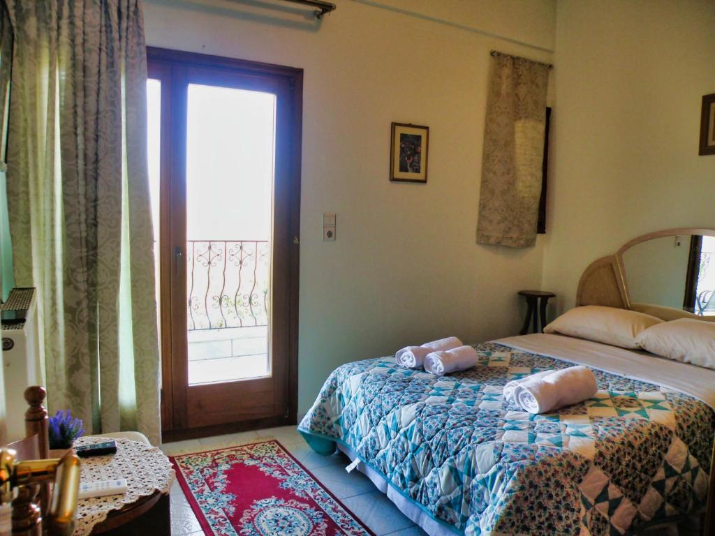 A bed or beds in a room at NATURE GUEST HOUSE KASTRAKI