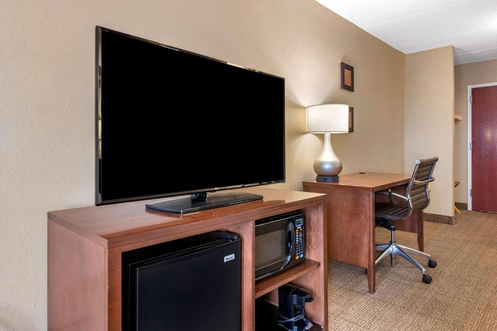 Comfort Inn & Suites Orlando North - Habitación Con Cama Extragrande - No Fumadores