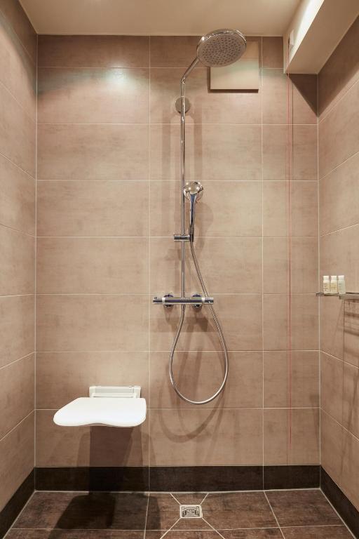 Hotel Indigo - Dusseldorf - Victoriaplatz by IHG - Resim 21