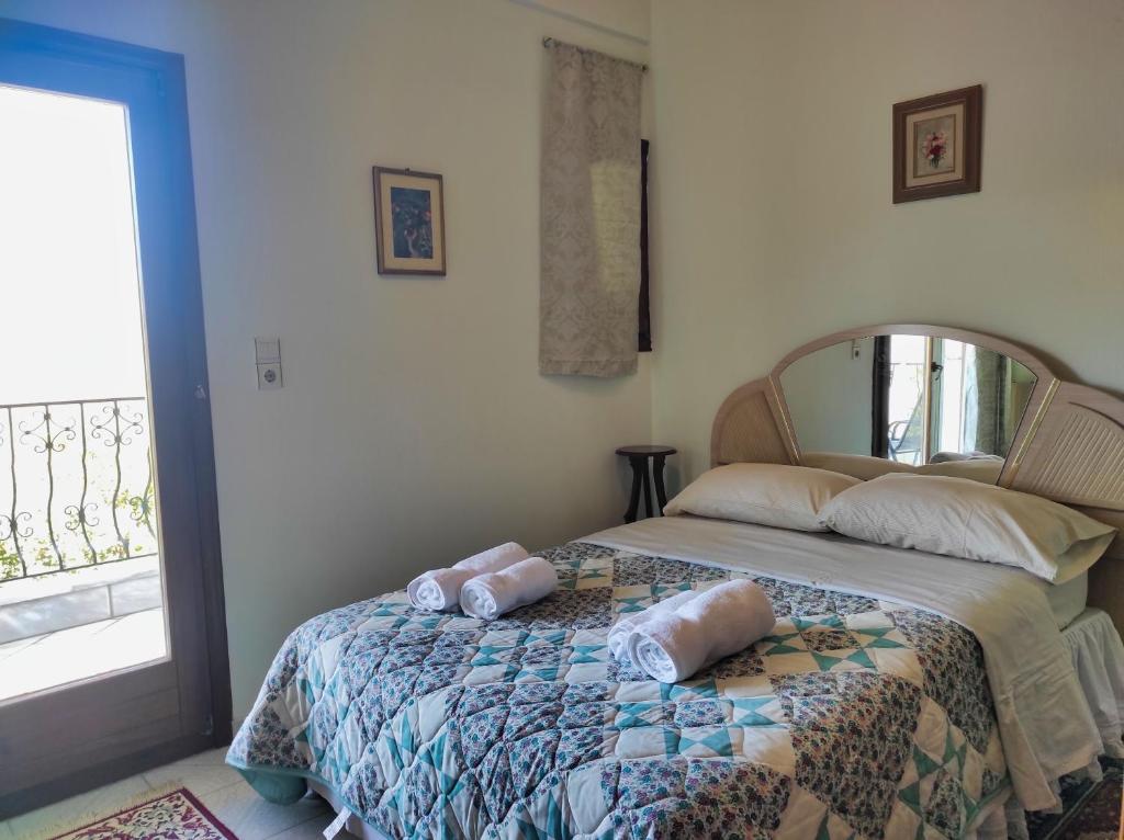 A bed or beds in a room at NATURE GUEST HOUSE KASTRAKI