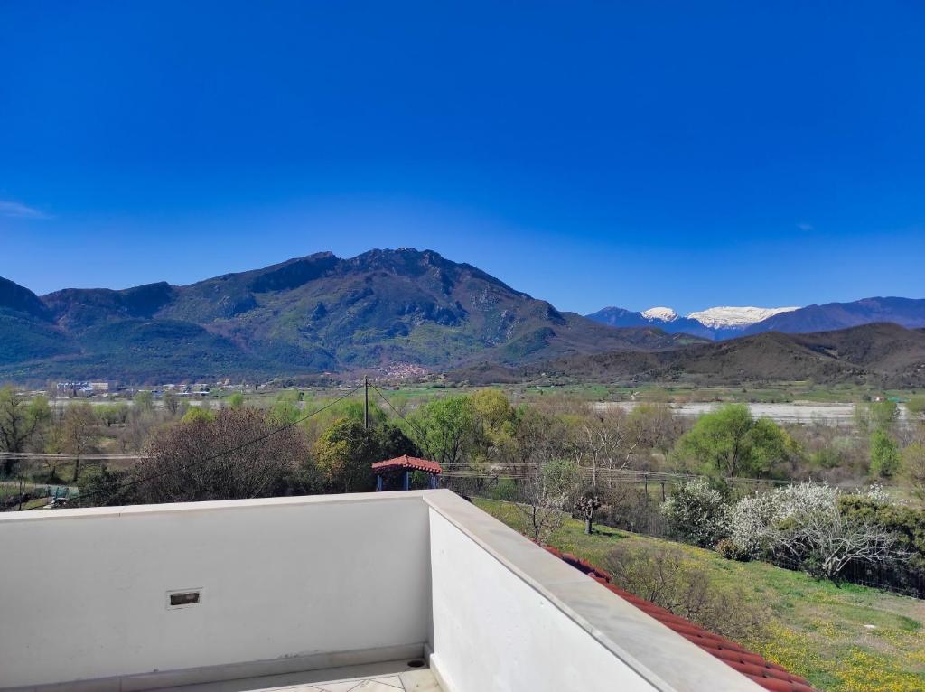 A general mountain view or a mountain view taken from Az apartmant