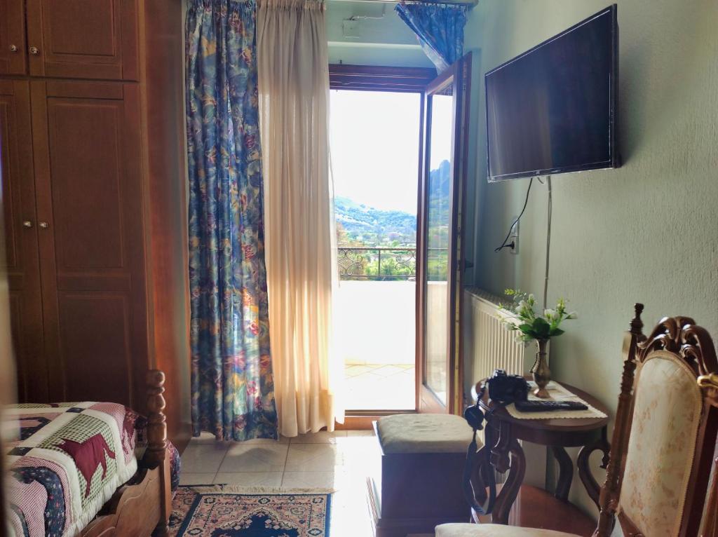 A television and/or entertainment centre at NATURE GUEST HOUSE KASTRAKI