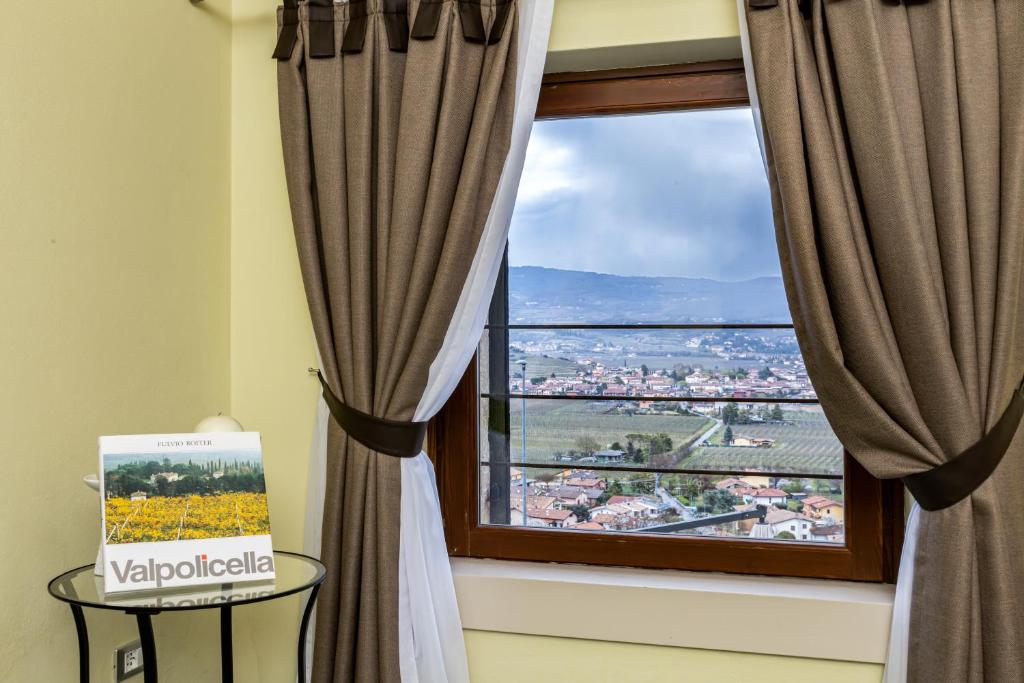 Nespecifikovaný výhled na hory nebo výhled na hory při pohledu z hotelu