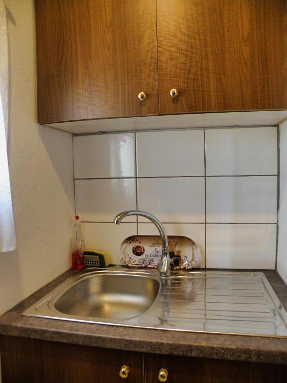 A kitchen or kitchenette at NATURE GUEST HOUSE KASTRAKI