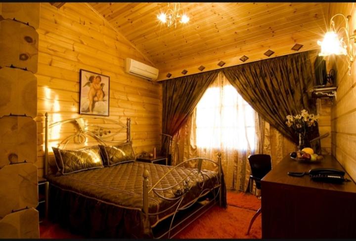 a bedroom with a bed in a log cabin at Vigla ias 2 in Paradisos