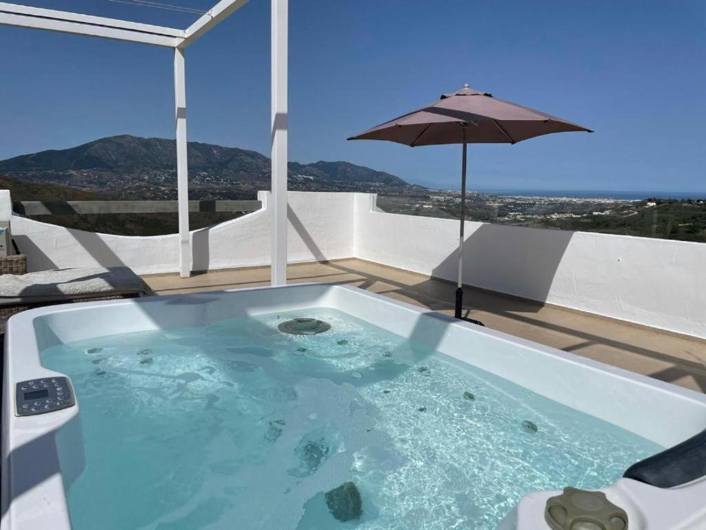 Luxury Penthouse Mairena Forest with Seaview & Whirlpool │ Elvira │Marbella │10min to the Beach