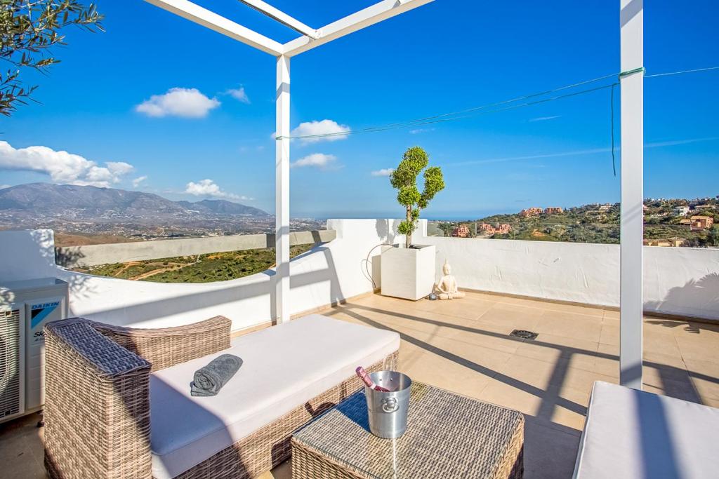Luxury Penthouse Mairena Forest with Seaview & Whirlpool │ Elvira │Marbella │10min to the Beach