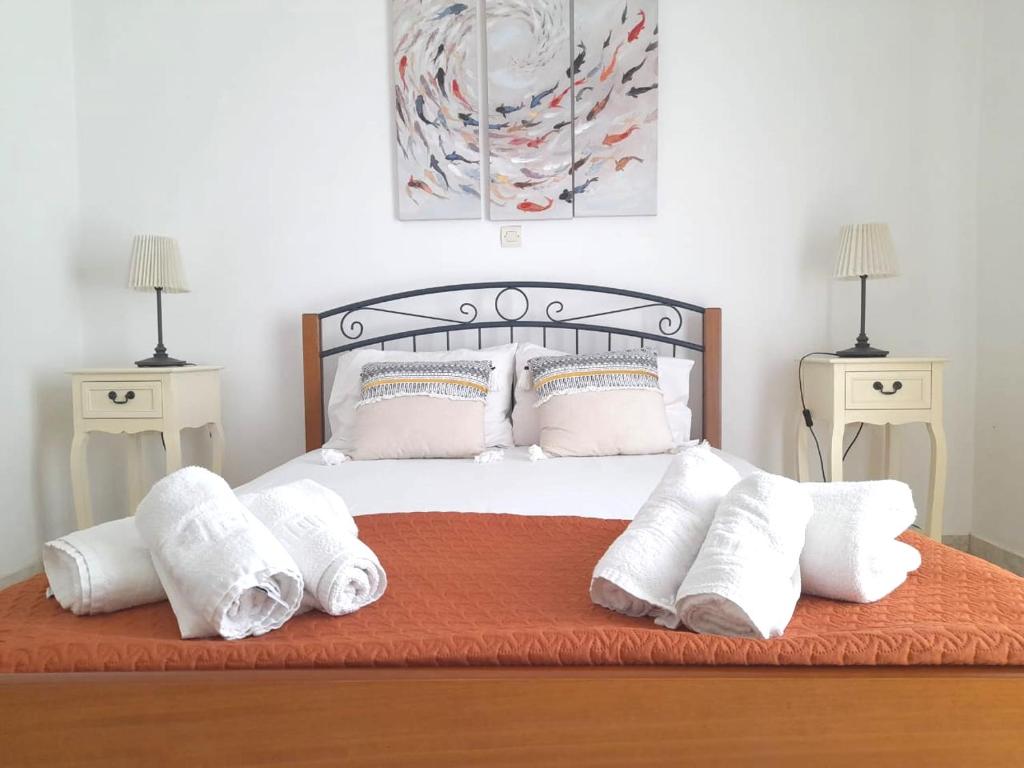 A bed or beds in a room at Villa Agrielia