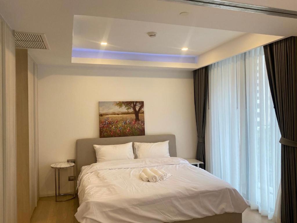 Postel nebo postele na pokoji v ubytování Sukhumvit 11#Luxury#Pool#Gym#BTS Nana&MRT Sukhumvit#1BR#Max2ppl