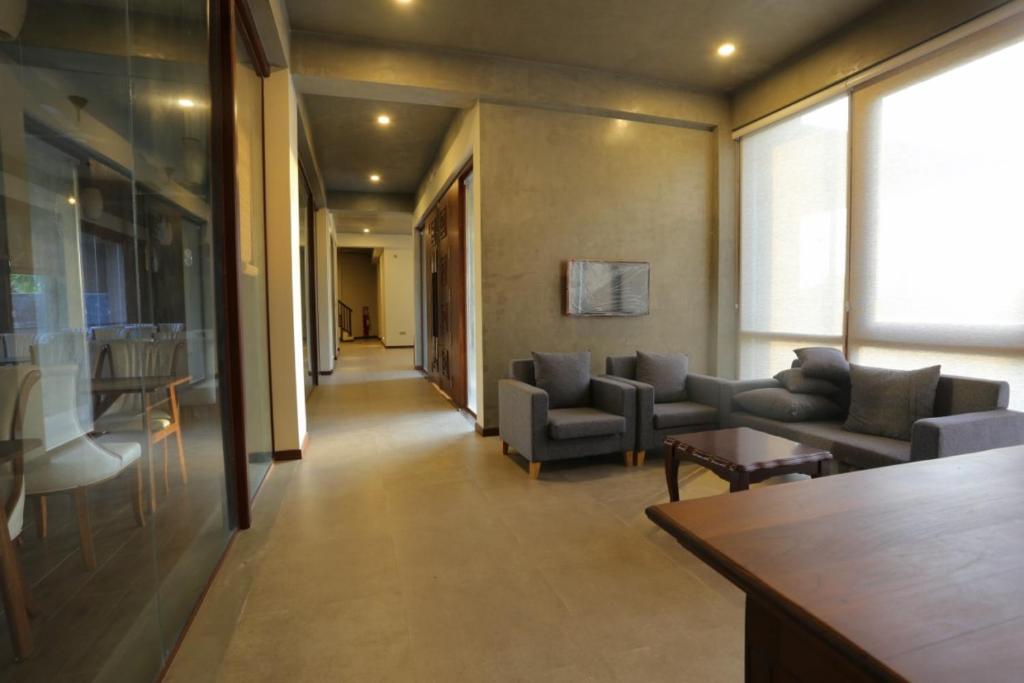 Posezení v ubytování Sooriya Wessagiri Resort