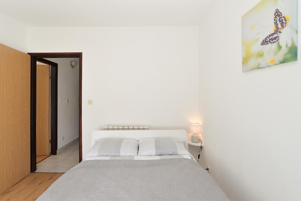Postel nebo postele na pokoji v ubytování Apartments Drago 589