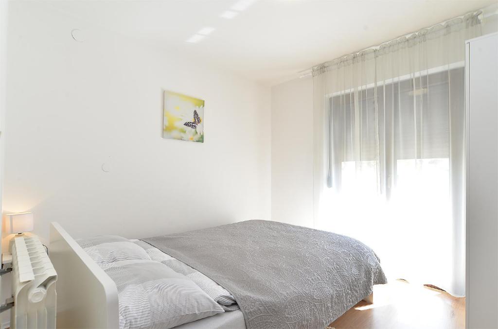 Postel nebo postele na pokoji v ubytování Apartments Drago 589