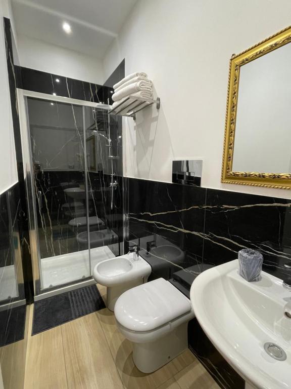 Koupelna v ubytování NSH AppartHotel, Napoli Centro