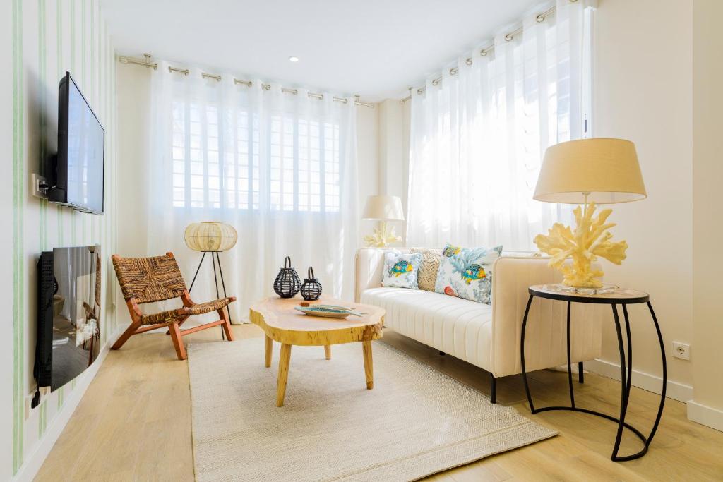 MD Reina Cabañal Beach, Valencia – Updated 2023 Prices