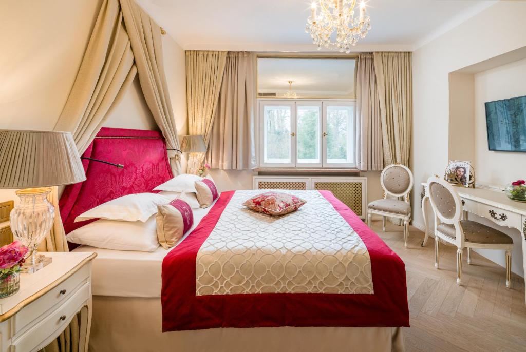 Hotel Schloss Mönchstein - 2