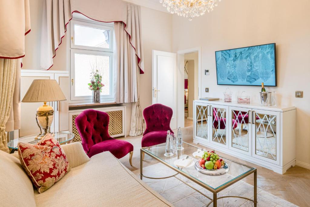 Hotel Schloss Mönchstein - 1