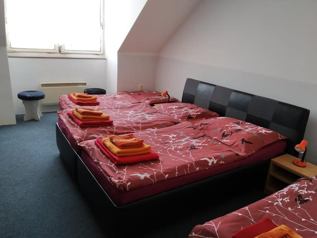 Postel nebo postele na pokoji v ubytování LEO - PENZION