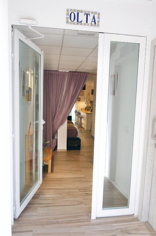 a hallway with sliding glass doors in a room at Loft Valentia Olta Calpe in Calpe
