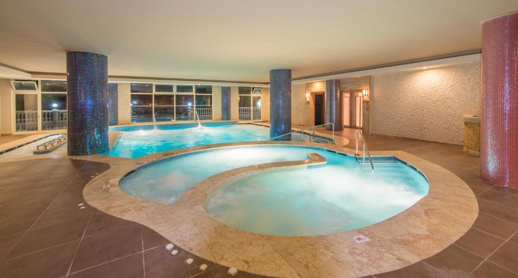 Bazén v ubytování Sunrise Resort Hotel nebo v jeho okolí