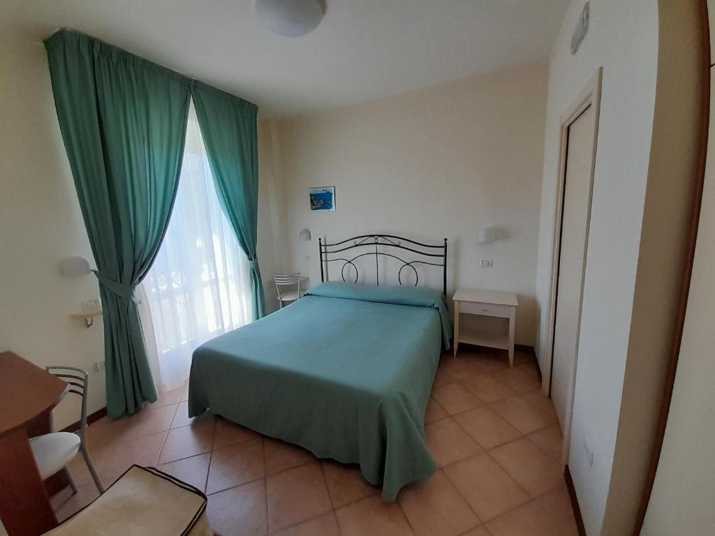 Un pat sau paturi într-o cameră la La Fonte Guest House