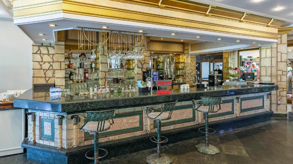 Lounge nebo bar v ubytování Sunrise Resort Hotel