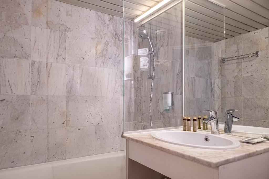 Hôtel Baudelaire Opéra - Resim 22