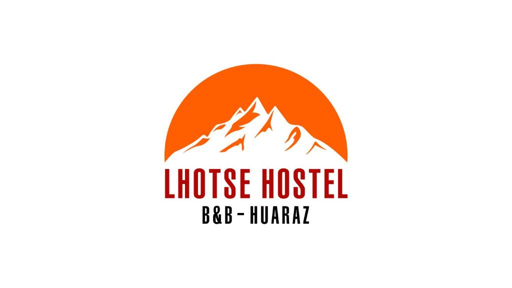 ein Logo für ein Pferdehotel mit einem Berg im Hintergrund in der Unterkunft Lhotse Hostel B&B in Huaraz
