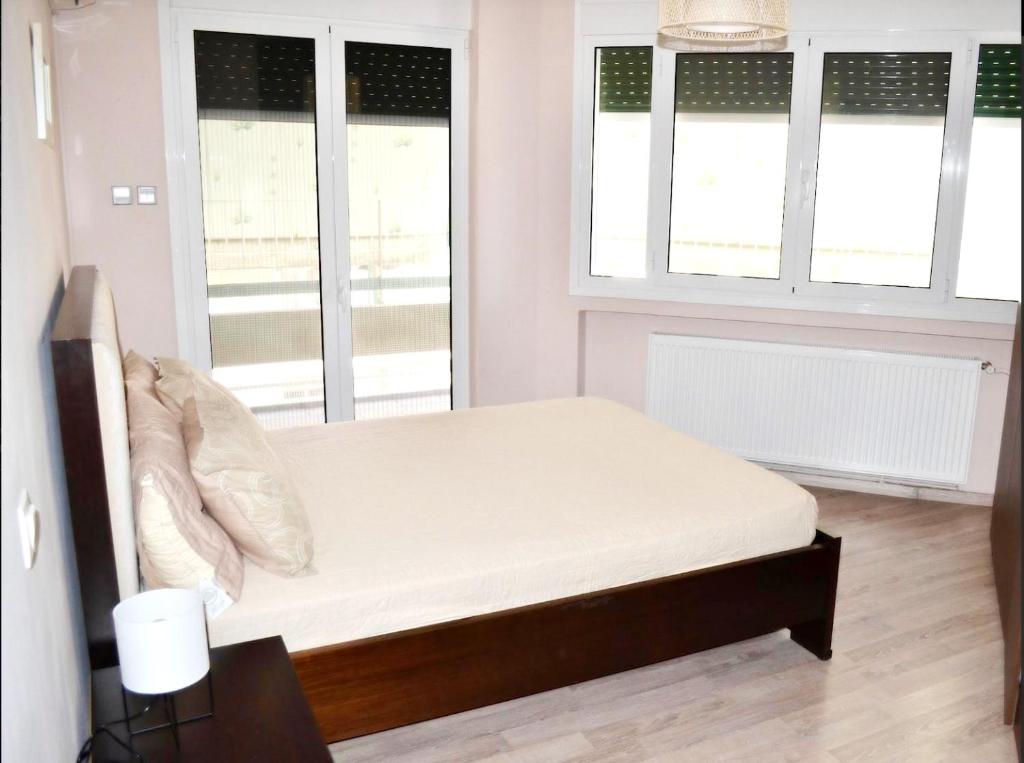 Posteľ alebo postele v izbe v ubytovaní A 2 bedroom luxurious experience in Pagrati