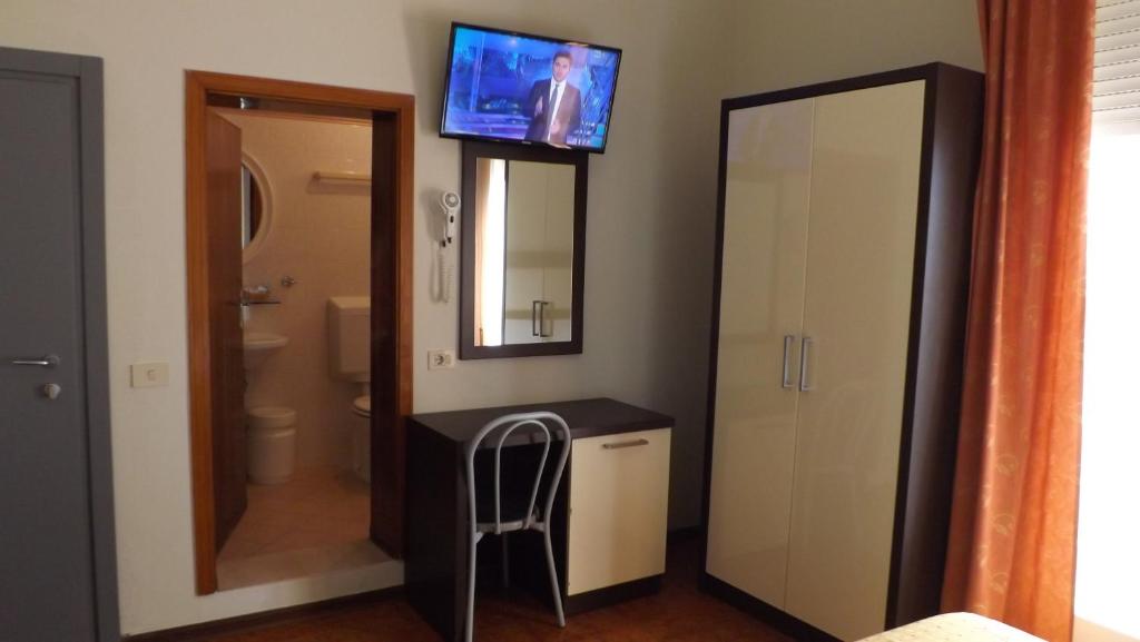 Telewizja i/lub zestaw kina domowego w obiekcie Miomar Beach Hotel