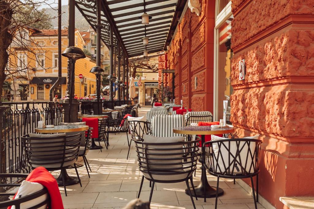 Reštaurácia alebo iné gastronomické zariadenie v ubytovaní Hotel Continental