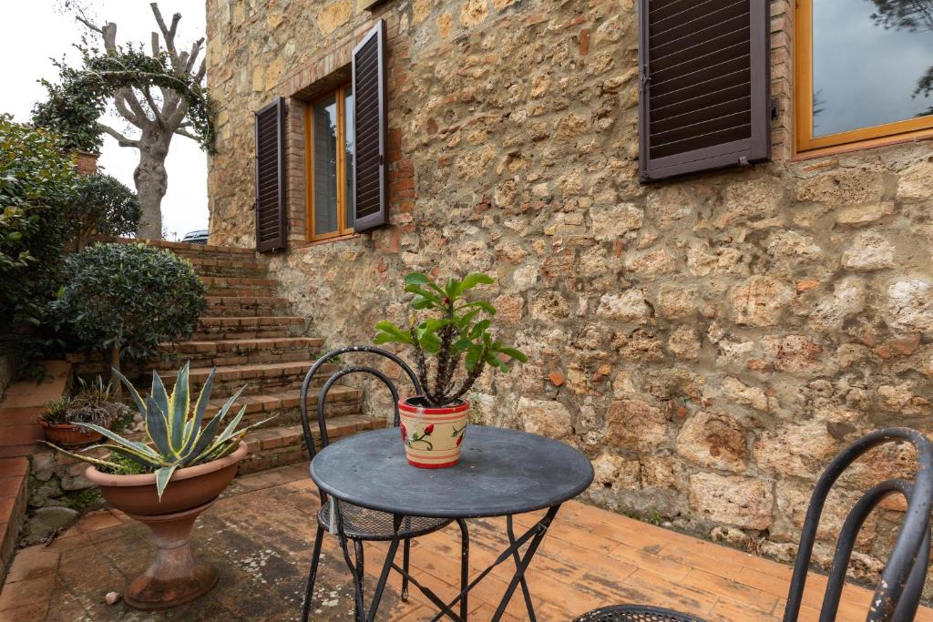 Enchanting Flat with Patio in Abbadia a Isola - Appartement À Deux Chambres