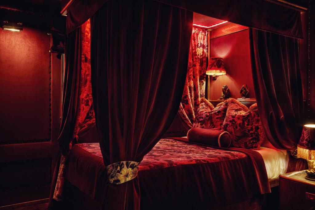 House of Gods Royal Mile - Resim 12