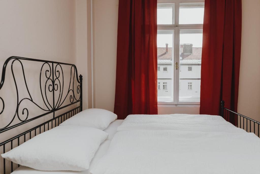 Postel nebo postele na pokoji v ubytování Party Hostel Zzz