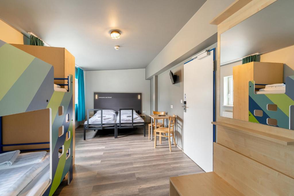 
Family Room (2 Adults + 2 Children)
