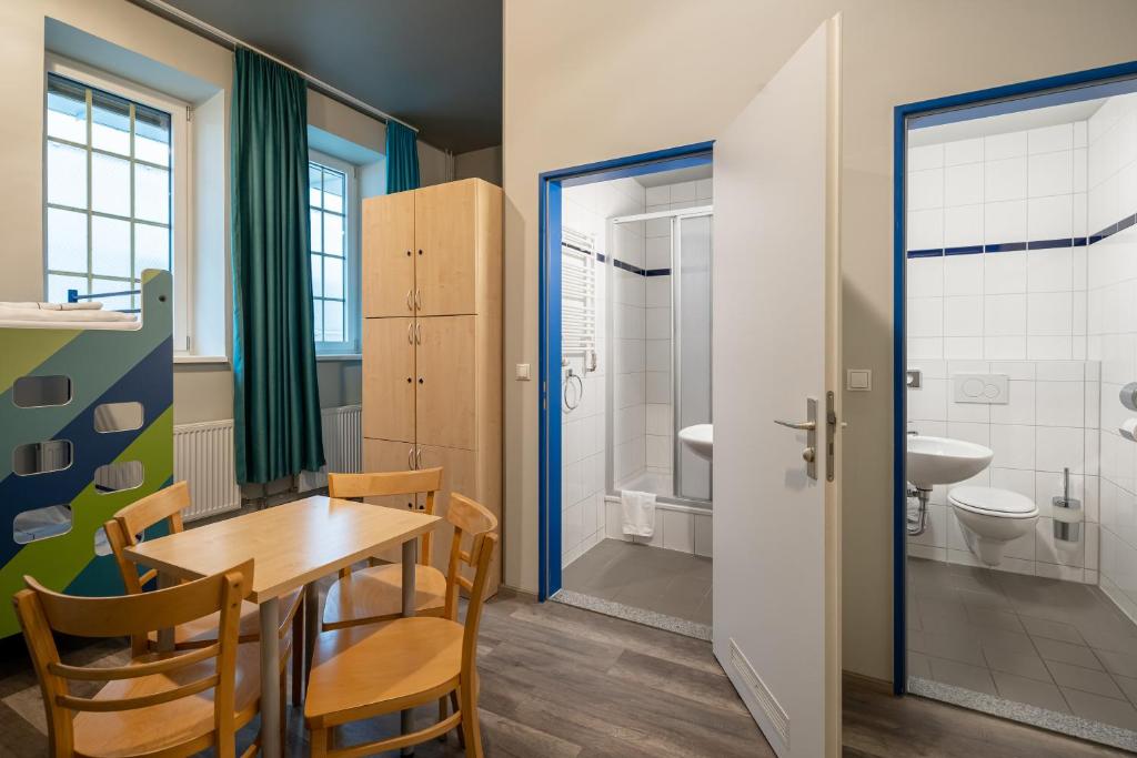 a&o Salzburg Hauptbahnhof - Resim 42