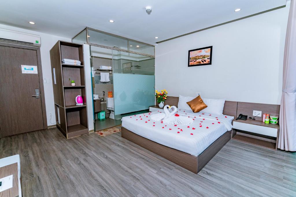Postel nebo postele na pokoji v ubytování The Shann Hotel Danang