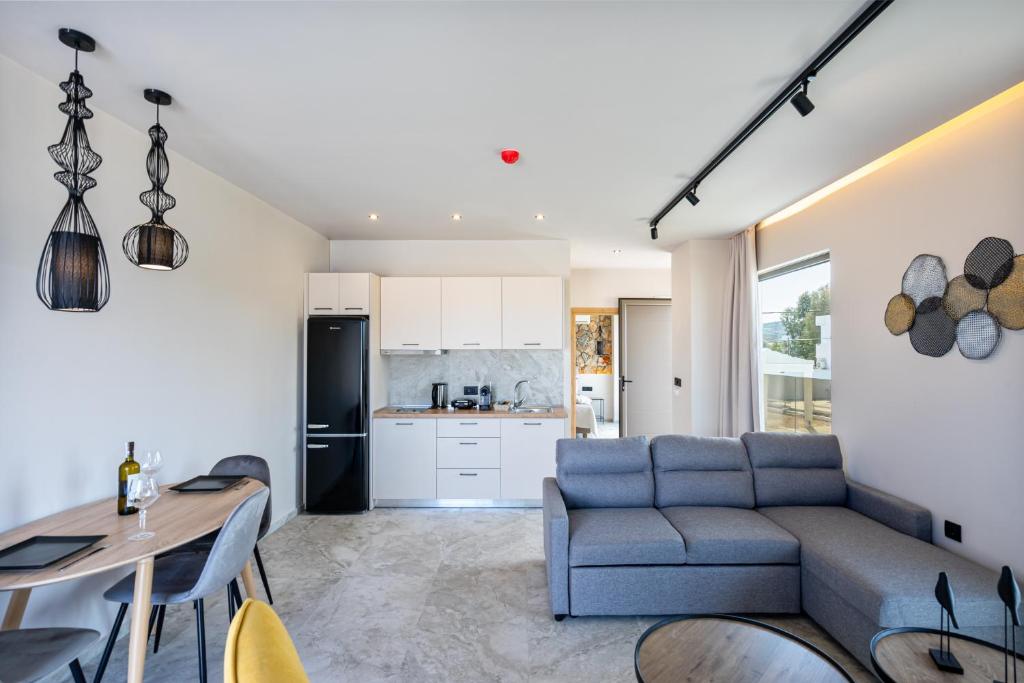 Kuchyň nebo kuchyňský kout v ubytování Pathos SeaSide Suites