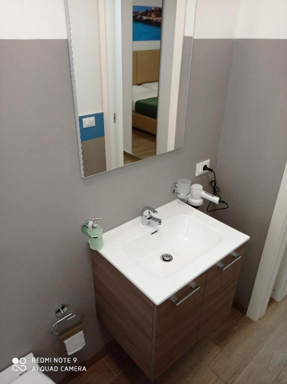 A bathroom at Tra le nuvole