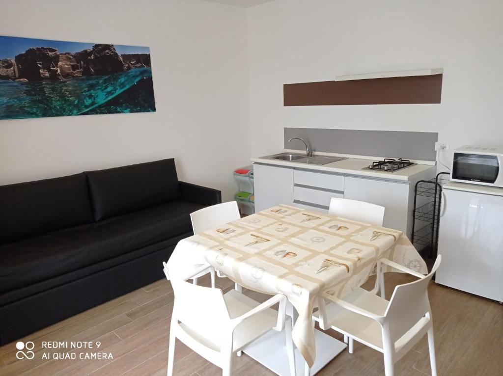 A kitchen or kitchenette at Tra le nuvole