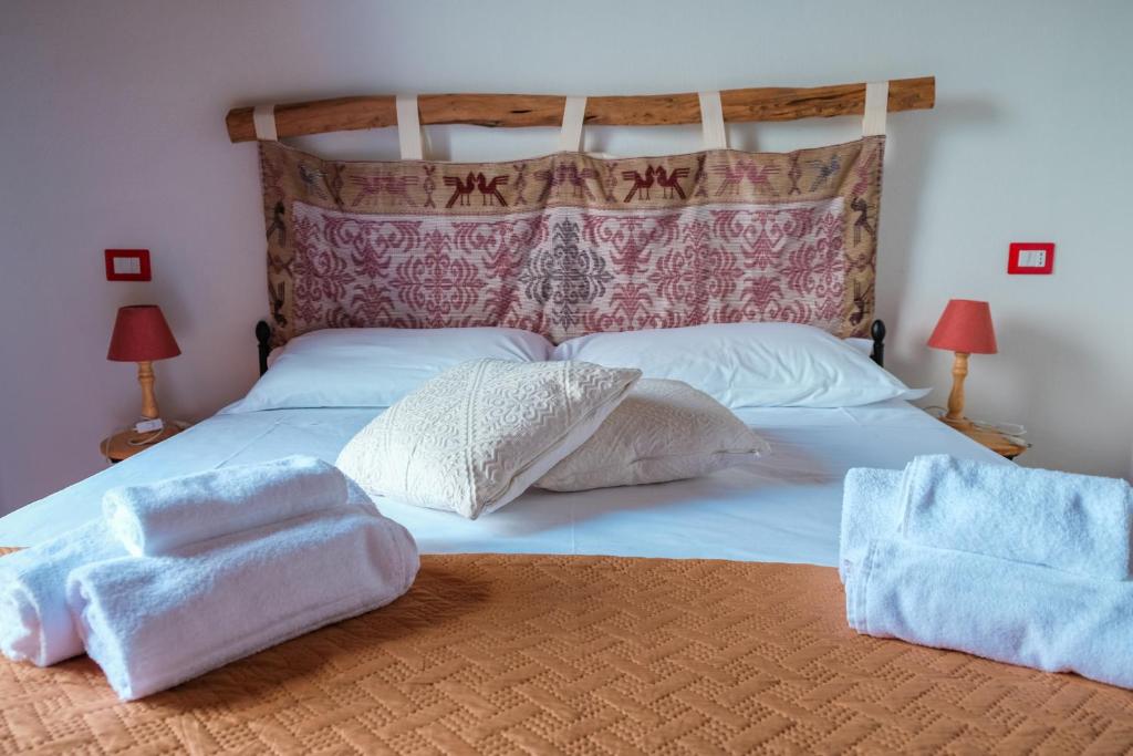 panoramic ROOMS Fora e ' Muros with sea view common terrace , Ammentos Posada - Tweepersoonskamer Met Balkon