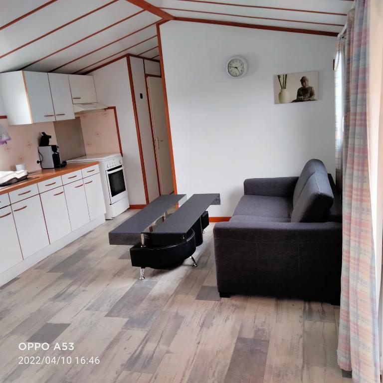 Kuchyň nebo kuchyňský kout v ubytování Chalet mobil-home