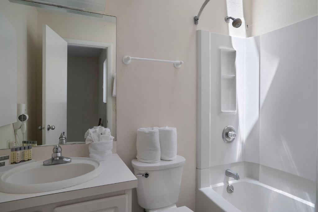 The Surf Club Resort - 